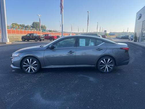 2022 Nissan Altima SR FWD