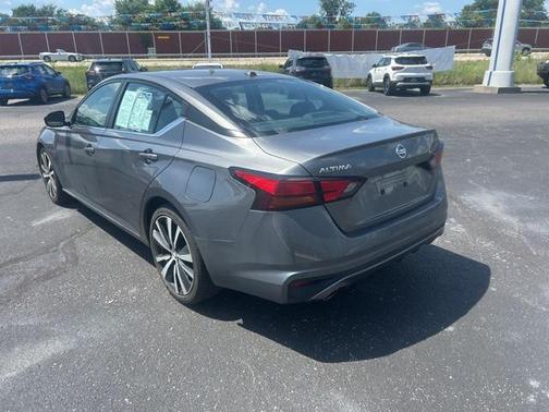 2022 Nissan Altima SR FWD