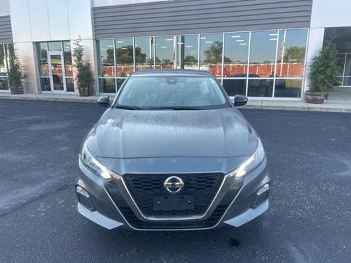 2022 Nissan Altima SR FWD