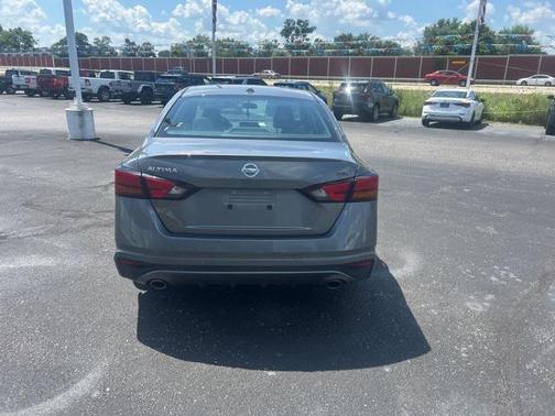 2022 Nissan Altima SR FWD