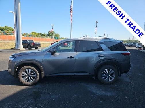 2022 Nissan Pathfinder SL 4WD