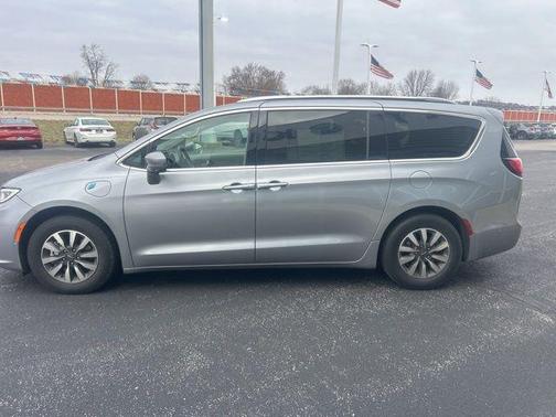 2021 Chrysler Pacifica Hybrid Touring L