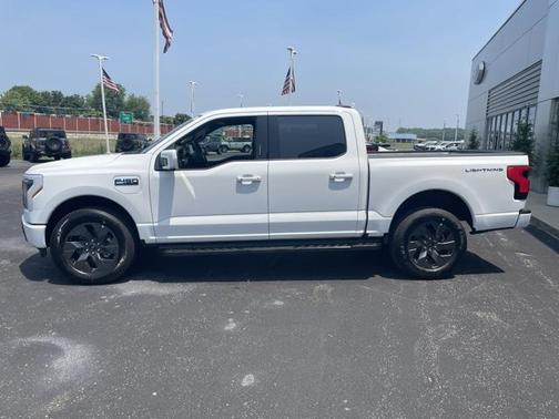 2025 Ford F-150 Lightning LARIAT