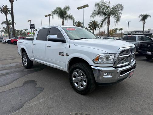 2017 RAM 2500 Laramie Crew Cab 4x4 6'4' Box