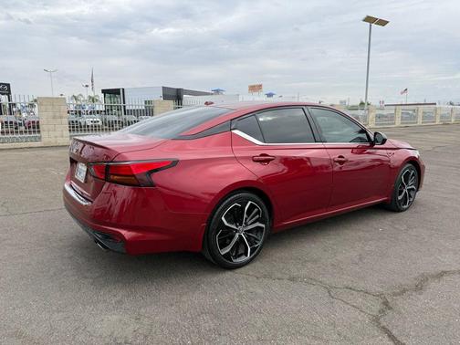 2023 Nissan Altima SR FWD