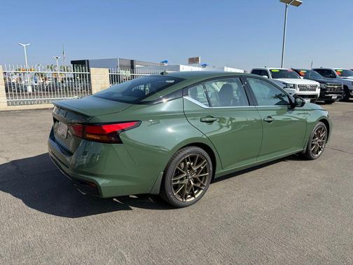 2025 Nissan Altima SR FWD