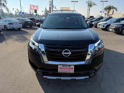 2025 Nissan Pathfinder SL FWD