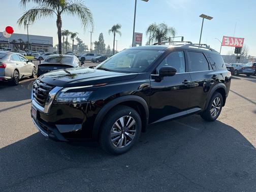 2025 Nissan Pathfinder SL FWD