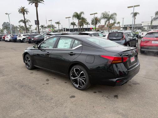 2025 Nissan Altima SR FWD