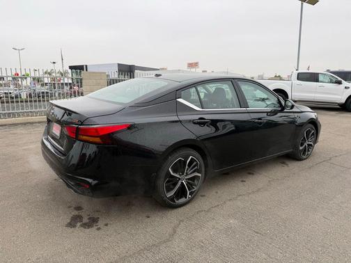 2025 Nissan Altima SR FWD