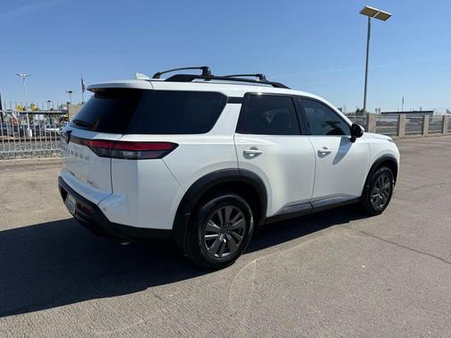 Pearl White 2024 Nissan Pathfinder SV FWD