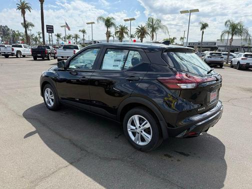 2025 Nissan Kicks S