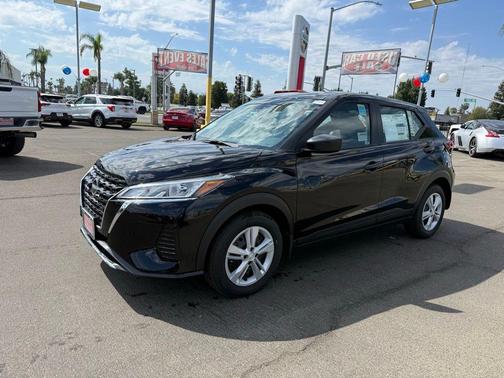 2025 Nissan Kicks S