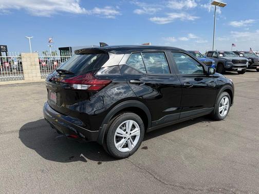 2025 Nissan Kicks S