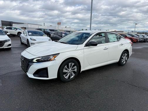 2025 Nissan Altima S FWD