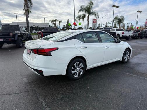 2025 Nissan Altima S FWD