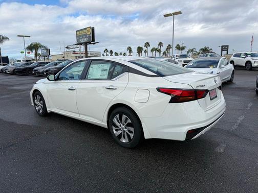 2025 Nissan Altima S FWD