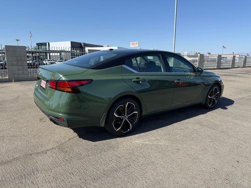 Tactical Grn/Super Black 2026 Nissan Altima SR FWD