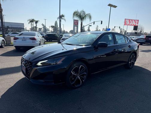 2025 Nissan Altima SR FWD