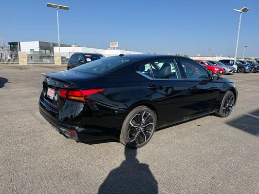 2025 Nissan Altima SR FWD