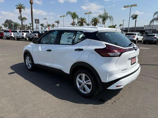 2025 Nissan Kicks S