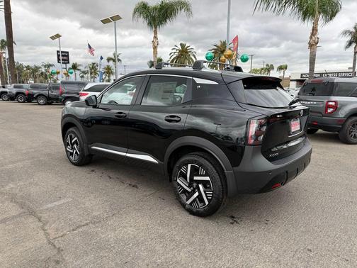 Super Black 2026 Nissan Kicks SV