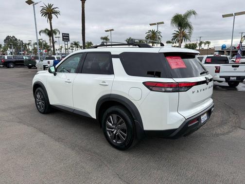 2023 Nissan Pathfinder SV FWD