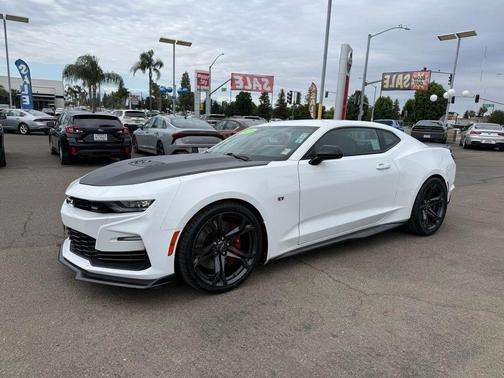 Summit White 2020 Chevrolet Camaro 2SS