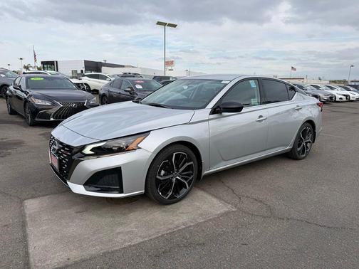 2025 Nissan Altima SR FWD