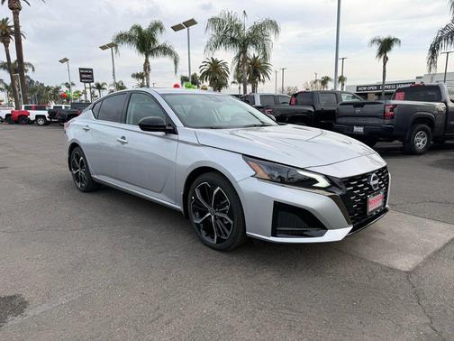 2025 Nissan Altima SR FWD