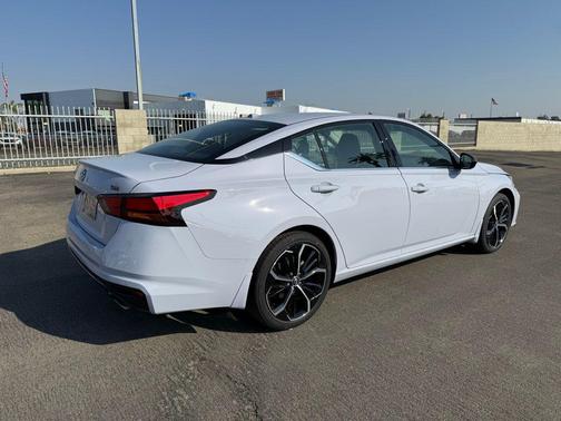 2025 Nissan Altima SR FWD