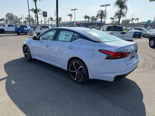 2025 Nissan Altima SR FWD