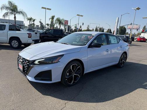 2025 Nissan Altima SR FWD