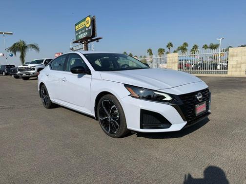 2025 Nissan Altima SR FWD