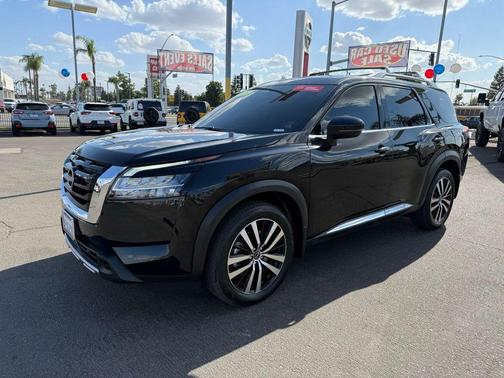 2023 Nissan Pathfinder Platinum FWD