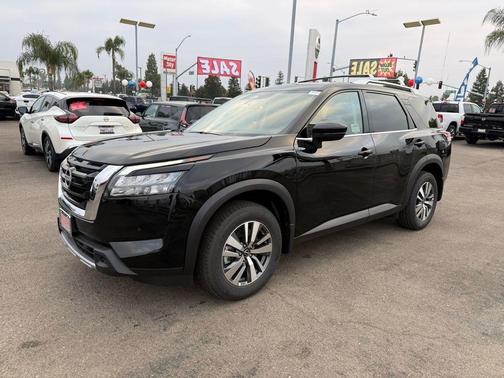 2025 Nissan Pathfinder SL FWD