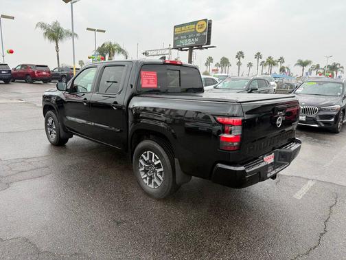 2023 Nissan Frontier SV