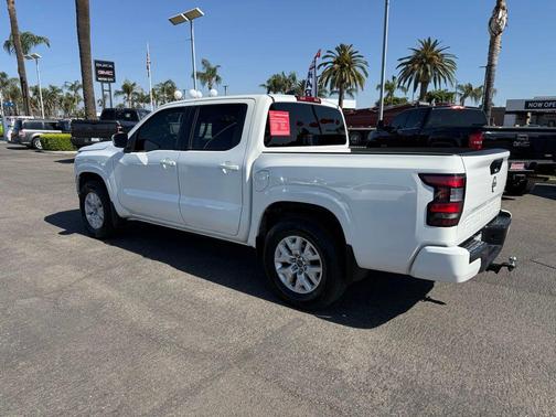 Glacier White 2022 Nissan Frontier SV