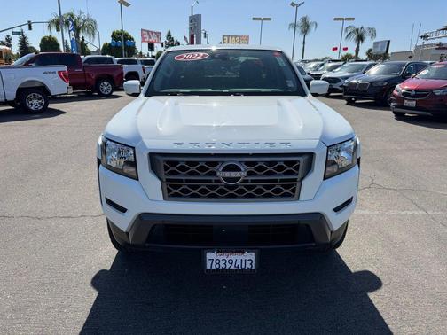 Glacier White 2022 Nissan Frontier SV