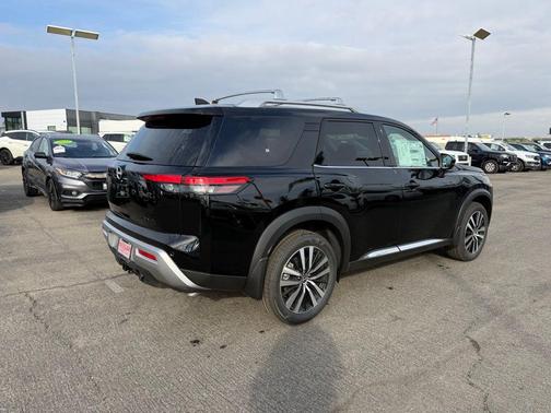 2025 Nissan Pathfinder Platinum 4WD