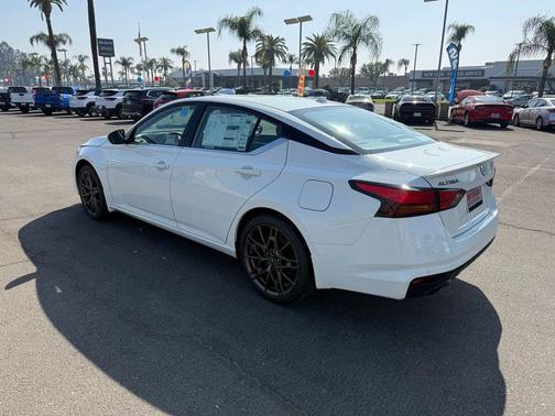 2025 Nissan Altima SR FWD