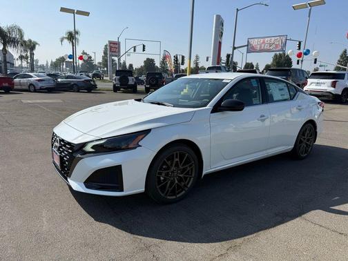 2025 Nissan Altima SR FWD