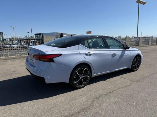 Gray Sky/Super Black 2026 Nissan Altima SR FWD