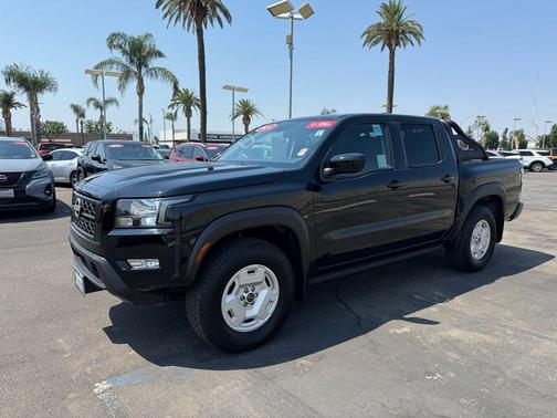 2024 Nissan Frontier SV