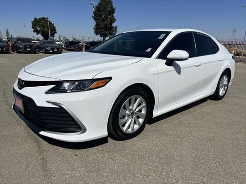 Ice 2023 Toyota Camry LE
