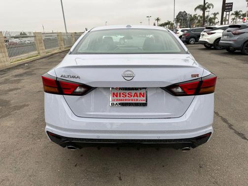 2025 Nissan Altima SR FWD