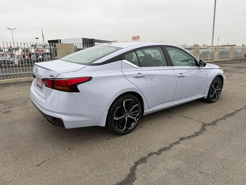 2025 Nissan Altima SR FWD