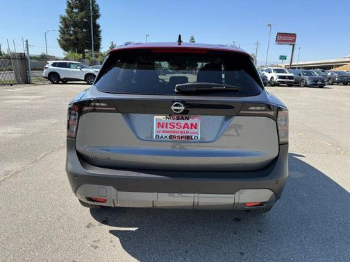 Gun Metallic/Scarlet Ember Tintcoat 2026 Nissan Kicks SV