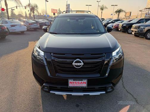 2025 Nissan Pathfinder SL FWD