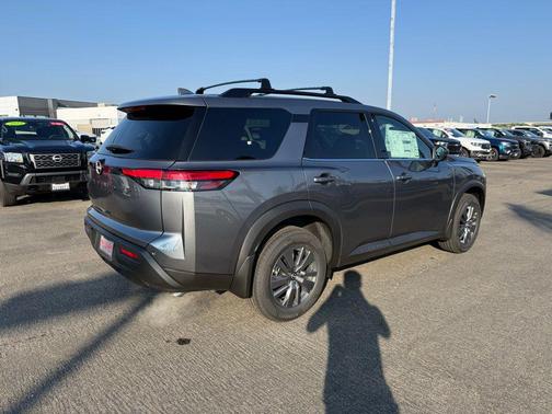 2025 Nissan Pathfinder SV FWD